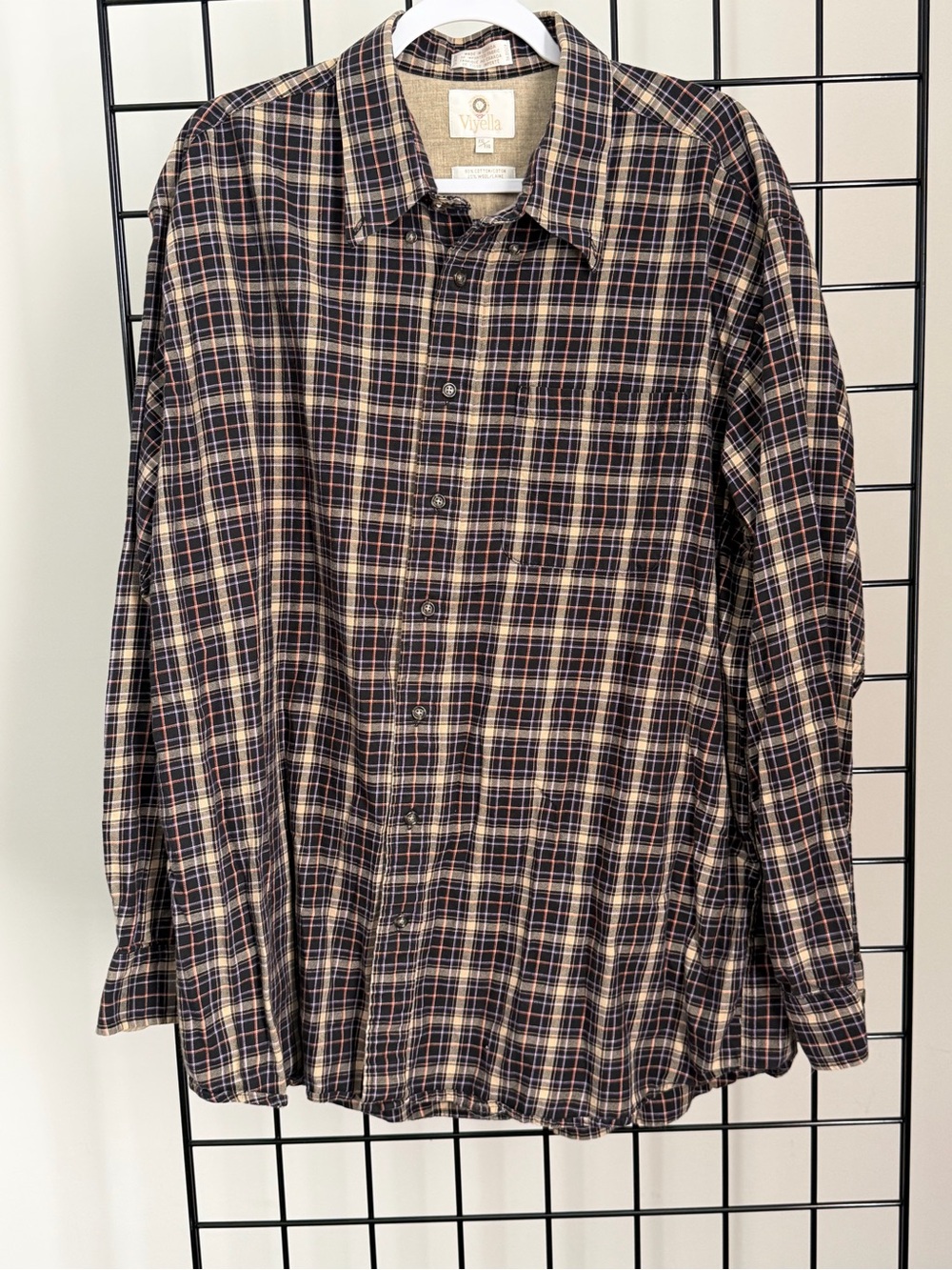 Viyella Men’s Navy & Brown Plaid Long-Sleeve Button-Down Shirt